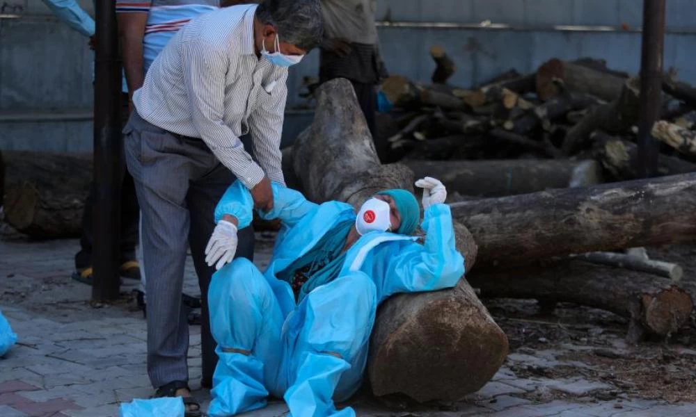 Ινδία: Και στρατιωτικοί γιατροί στην μάχη εναντίον της πανδημίας